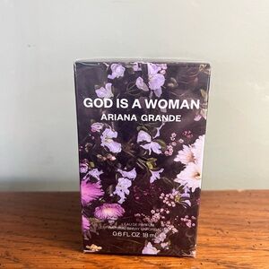 Ariana Grande God Is A Woman Eau de Parfum - Black and Purple Floral
